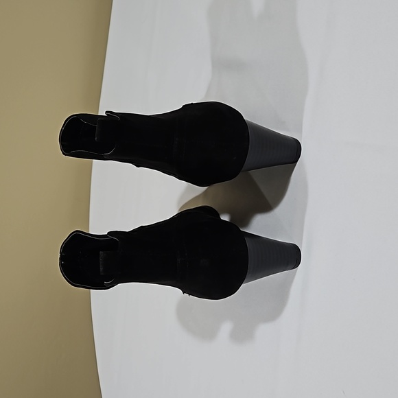 Size 8, Roebuck & Co. Black Wedge Booties - Picture 3 of 15